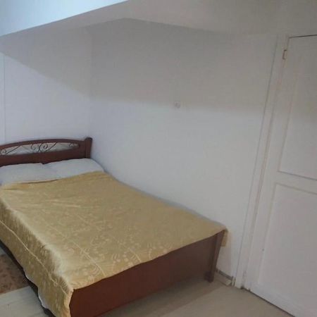 Private Bedroom Paphos Central Exterior foto